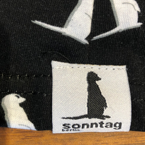 Meerkat Konfetti black – Top aus Biobaumwolle, Textildesign by sonntag berlin!