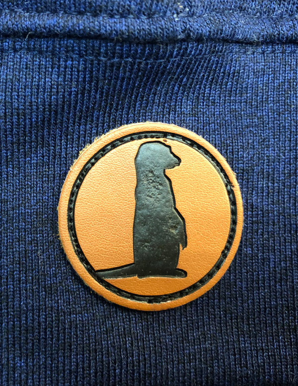 Gesticktes Erdmännchen-Logo – Hoodie | drei Farben